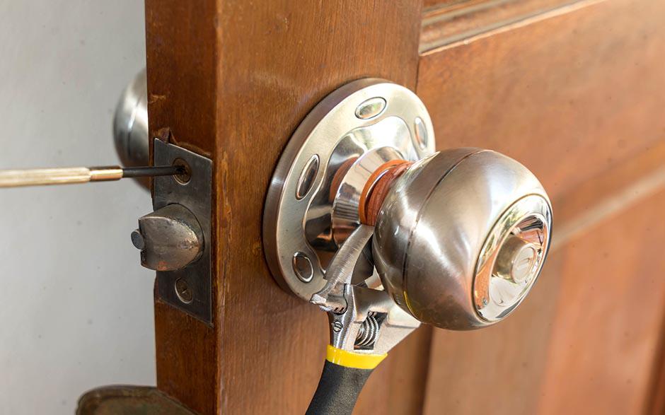 ouvrir une porte de garage basculante sans clef Garches